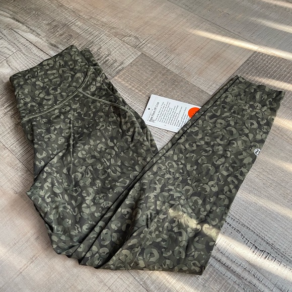 Lululemon Base Pace HR Crop 24” Leggings Intertwined Camo Olive Multi - Picture 2 of 6